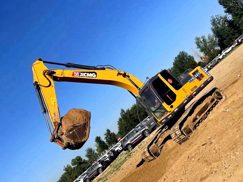 Used XCMG 215D excavator