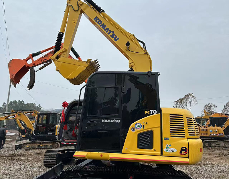 Used Komatsu pc70