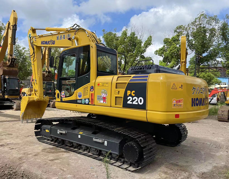 Used Komatsu pc220