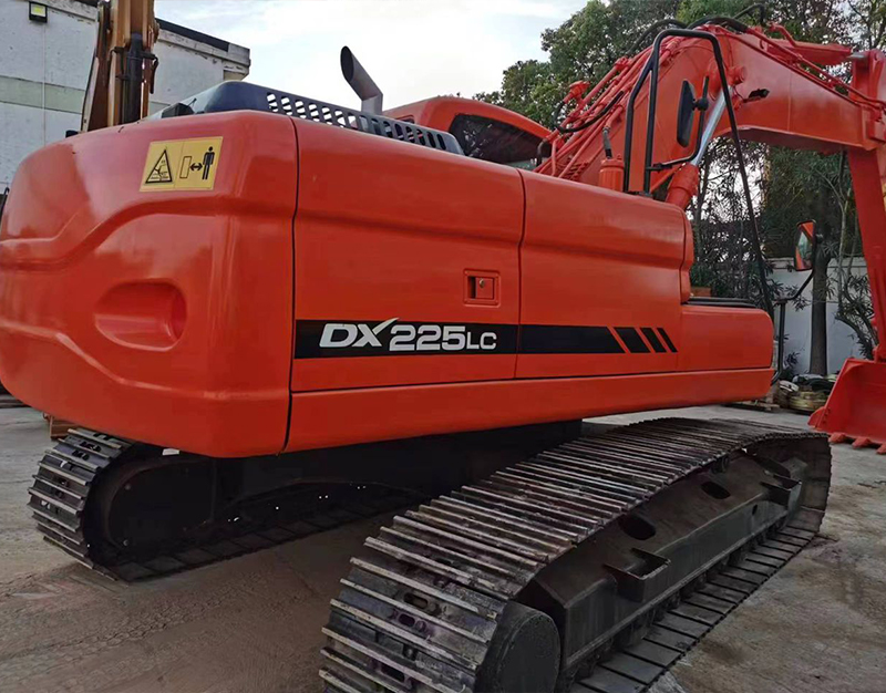 Used Doosan dx225